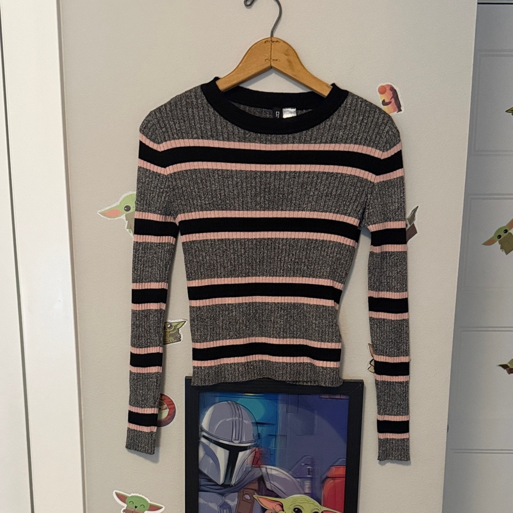 H&M Divided Black and Gray Knit Sweater